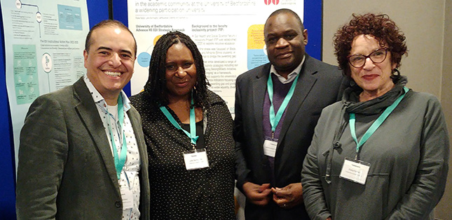 Diego Herrera, Ph. D. (à gauche), a représenté l’IR-CUSM à un congrès international consacré à l’équité, la diversité et l’inclusion (Hull, Royaume-Uni, mars 2023)