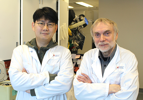 Dr. Janusz Rak (right) and postdoctoral fellow Dongsic Choi, PhD, like Dr. Metrakos, aim to decipher information about cancer from the bloodstream