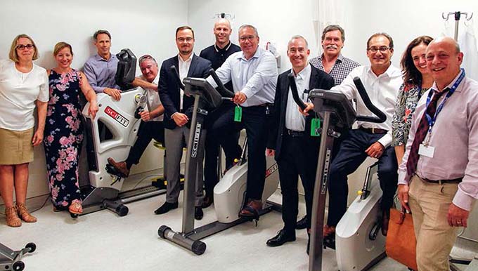 De gauche à droite : Carol-Ann Kairns, Conseil d’administration, FITM ; Caroline Phaneuf, Conseil d’administration, FITM ; Bryan Fitzpatrick, Président, FITM ; Martin Leclerc, Raymond James ; Thomas Wujtow, Raymond James ; Dr Dennis Jensen, IR ; Richard Rousseau, Raymond James ; Dr Kevin Schwartzman, directeur de la division de pneumologie, ITM/CUSM ; Dr Jean Bourbeau, ITM/IR ; Mitch Rosenberg, Conseil d’administration, FITM et Raymond James ; Dre Anne Gonzalez, ITM ; Dr Ron Olivenstein, ITM.