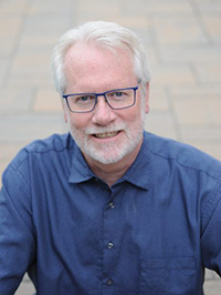 Charles Bourque (Ph. D., FCAHS, FRSC) est scientifique senior dans le Programme en réparation du cerveau et en neurosciences intégratives à l’Institut de recherche du CUSM