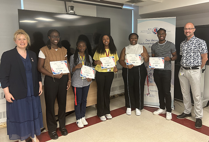 Sophie Somé, Kalenga Lukembele, Natasha Kamara, Chidiebere Okarah and Fedgi Gaspard received certificates for their presentation, presented by BRaIN program manager Alexandra Kindrat and BRaIN Program Leader (interim) Jesper Sjöström.