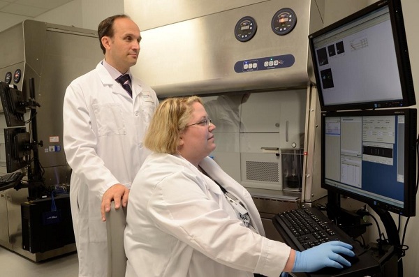 Plateforme d'immunophénotypage : Dr Ciro Piccirillo et Marie-Hélène Lacombe