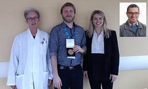 Les auteurs avec la médaille Rotblat (de gauche à droite) : Carolyn Freeman, Martin Vallières et Sonia Skamene de l’Université McGill, et (en haut à droite) Issam El Naqa, maintenant à l’université du Michigan. (Photo fournie par Martin Vallières)