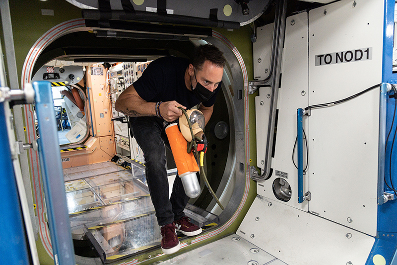 Mark Pathy s’entraînant en vue de la mission Axiom Space Ax-1 vers la Station spatiale internationale.