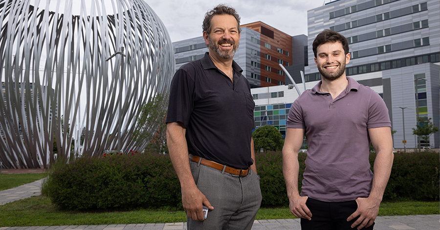Dr. Jean Ouellet (left), senior scientist in the Injury Repair Recovery Program at the Research Institute of the MUHC, with Université Laval MD/M.Sc. trainee Evan Dimentberg (right). Photo credit: Owen Egan